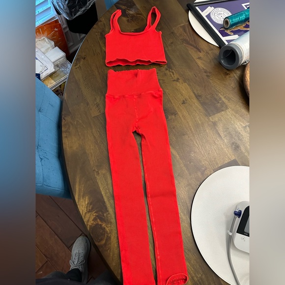 FP Movement Happiness Runs Set: XS/S square neck crop XS/S leggings victory red - Picture 7 of 7